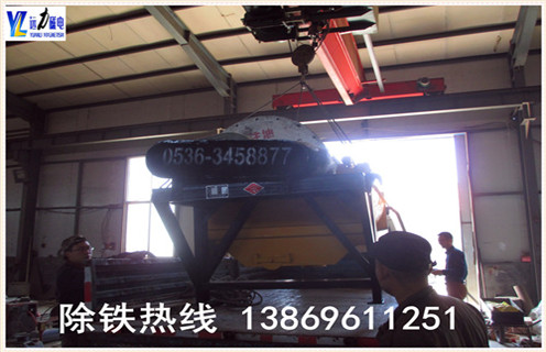 2.爱游戏最新官网-爱游戏(中国)专业生产各种设备   干式磁选机,湿式磁选机,赤铁矿磁选机,褐铁矿磁选机,镜铁矿磁选机,锰矿磁选机等.拥有精良的加工设备,雄厚的科研力量,先进的工艺编排和现代化的管理,是磁选机设备定点生产企业.我们为客户提供优质的售前技术服务,认真介绍各种设备的技术特点.要求及用途,为客户提供详尽的设备配置和合理的报价,在保证质量的前提下尽量降低客户的投资成本.我厂有各类小型磁选机试验设备,可为用户免费做选矿试验.