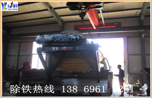 为什么普通型干式磁选机的跑尾情况比较高,潍坊爱游戏最新官网-爱游戏(中国)生产的干式磁选机具有磁系设计结构先进.整机重量轻.运转快速可靠.而且维修方便.干式磁选机非常适用于干旱缺水地区, 这样不仅能够节省水资源,而且能够为客户降低选矿成本,为超贫磁铁矿开采和利用开辟了一条新途径.​
