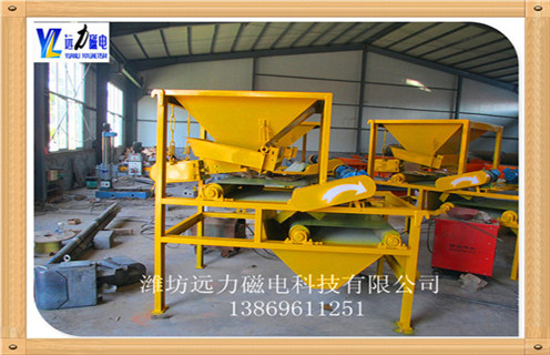 2.关于干式磁选机内部的杂物和润滑作用,设备主要是选铁工作,要定期的对设备内清理,如果发现底部有掉落的杂物料,要及时的清理,而且对轴承之间要及时的清楚杂物然后做好润滑作用,防止对其的损坏.  　　3.关于干式磁选机发热的情况,常见发热是电机的发热,或者是物料的处理方法不对,如果有此情况要及时的检查线路问题,看电压是否稳定,线路是否正常,如果有老化要更换,夏天是最容易发热的,对设备要做好避暑工作.  　　4.干式磁选机工作时产生强大的磁场,使其中杂铁会以极快的速度冲击本体,为保证冲击力不致对干式磁选机造成影响,安装有专利技术弹性悬吊装置,用于吸收冲击能量,爱游戏最新官网-爱游戏(中国)干式磁选机有效保护长期稳定的工作.